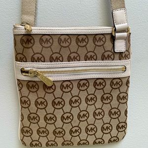 Michael kors logo crossbody tan